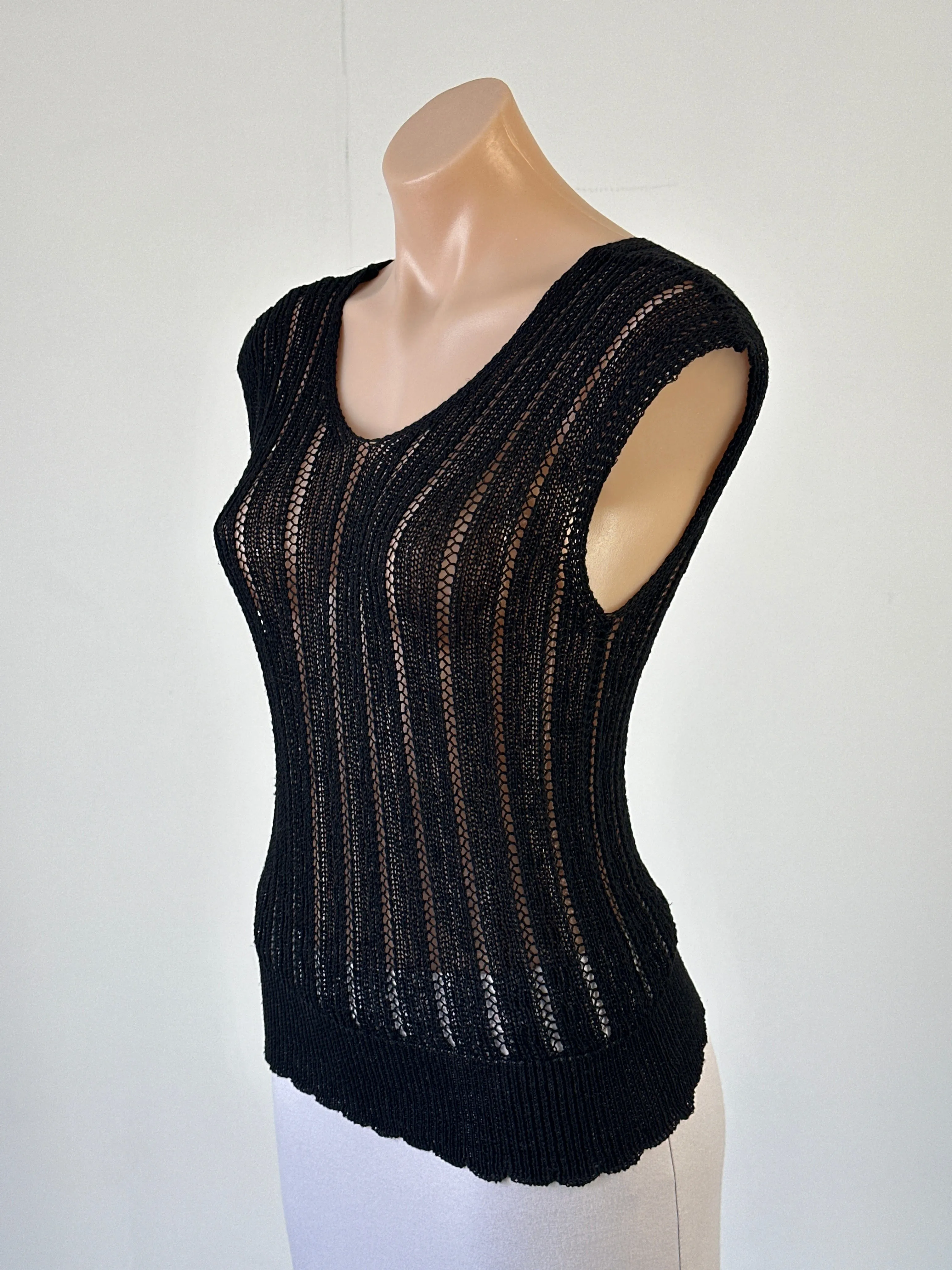 ailla Seoul | top | size 8 | sleeveless