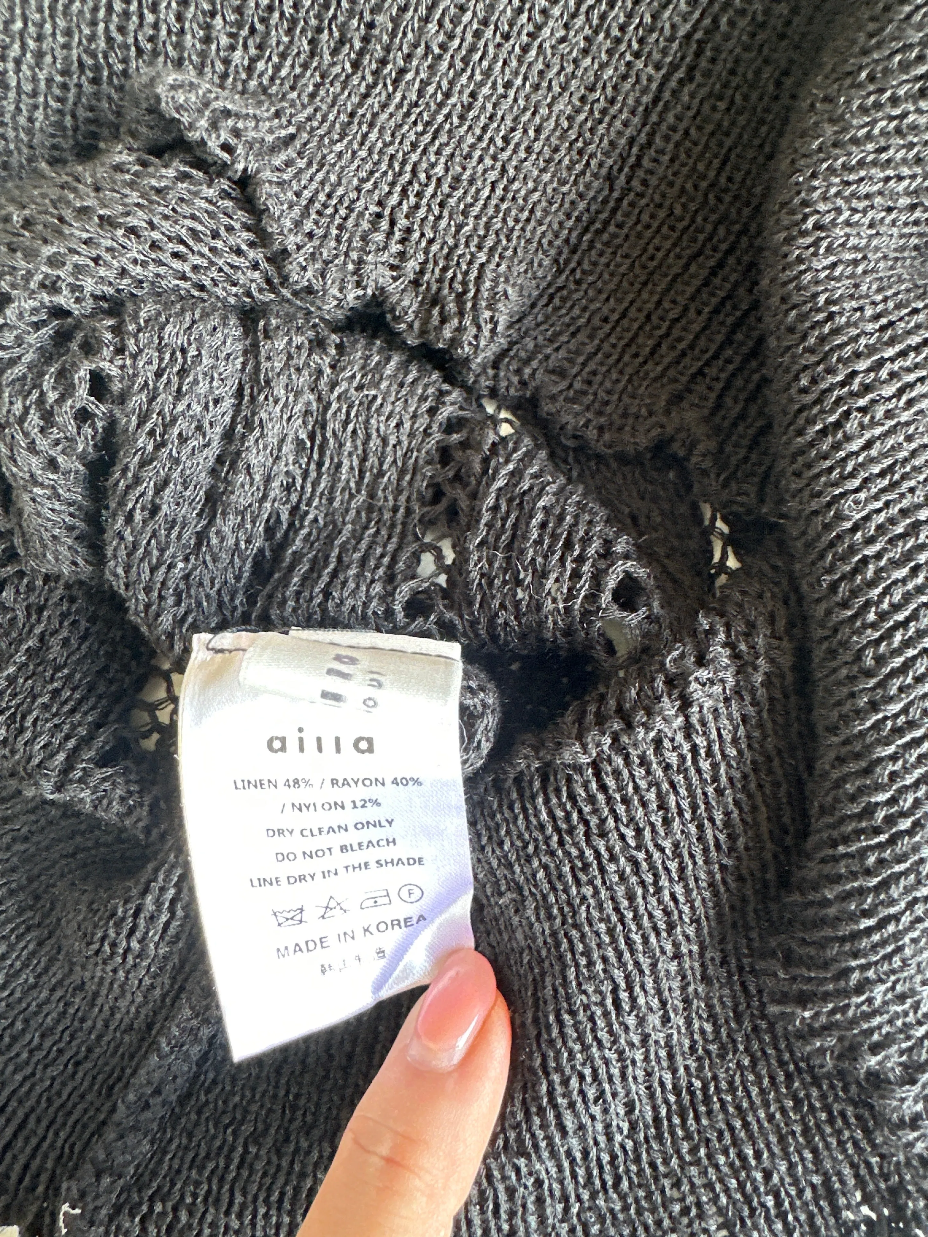 ailla Seoul | top | size 8 | sleeveless