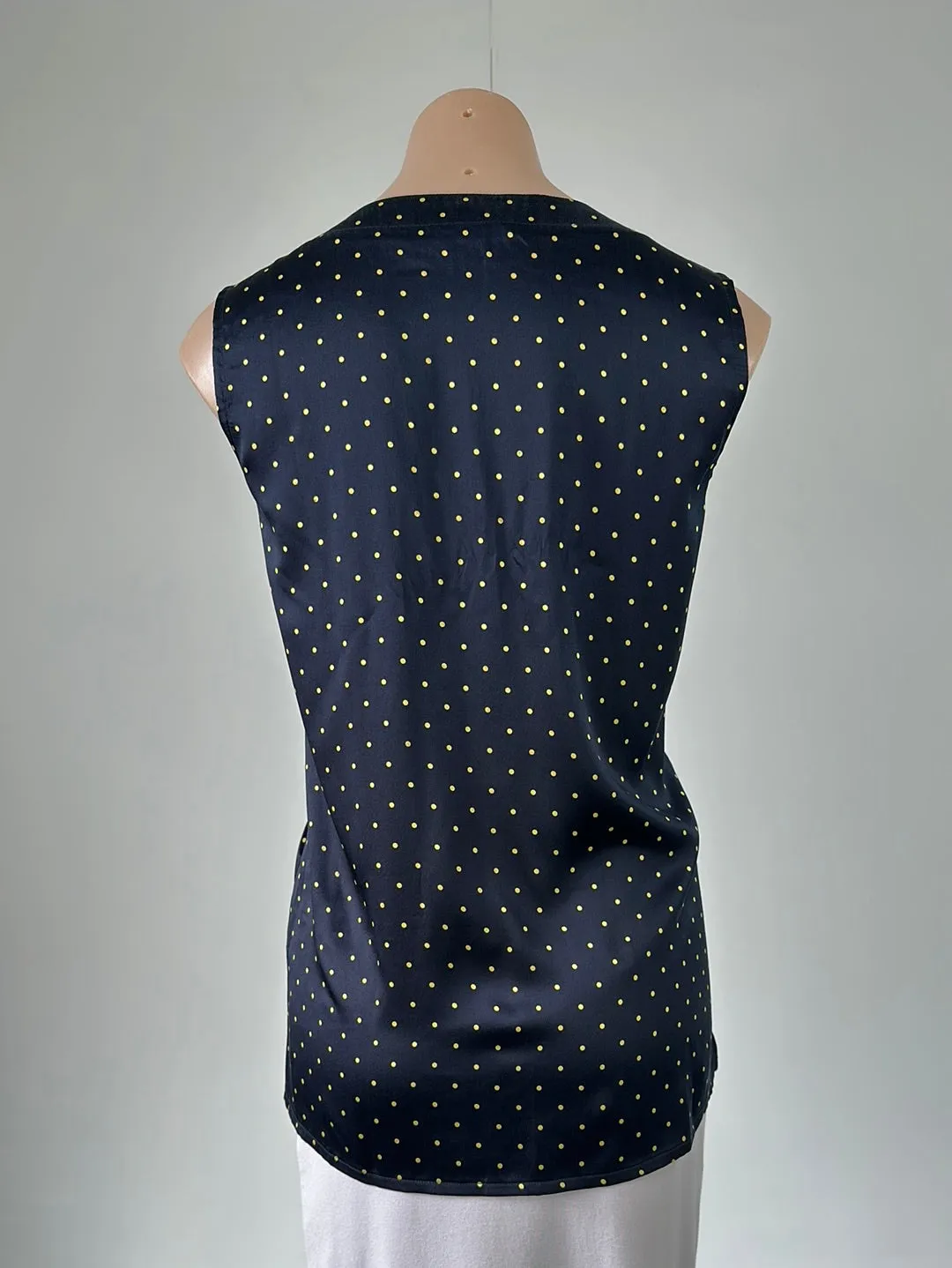 ARA | Germany | top | size 10 | sleeveless | 100% silk | made in Germany