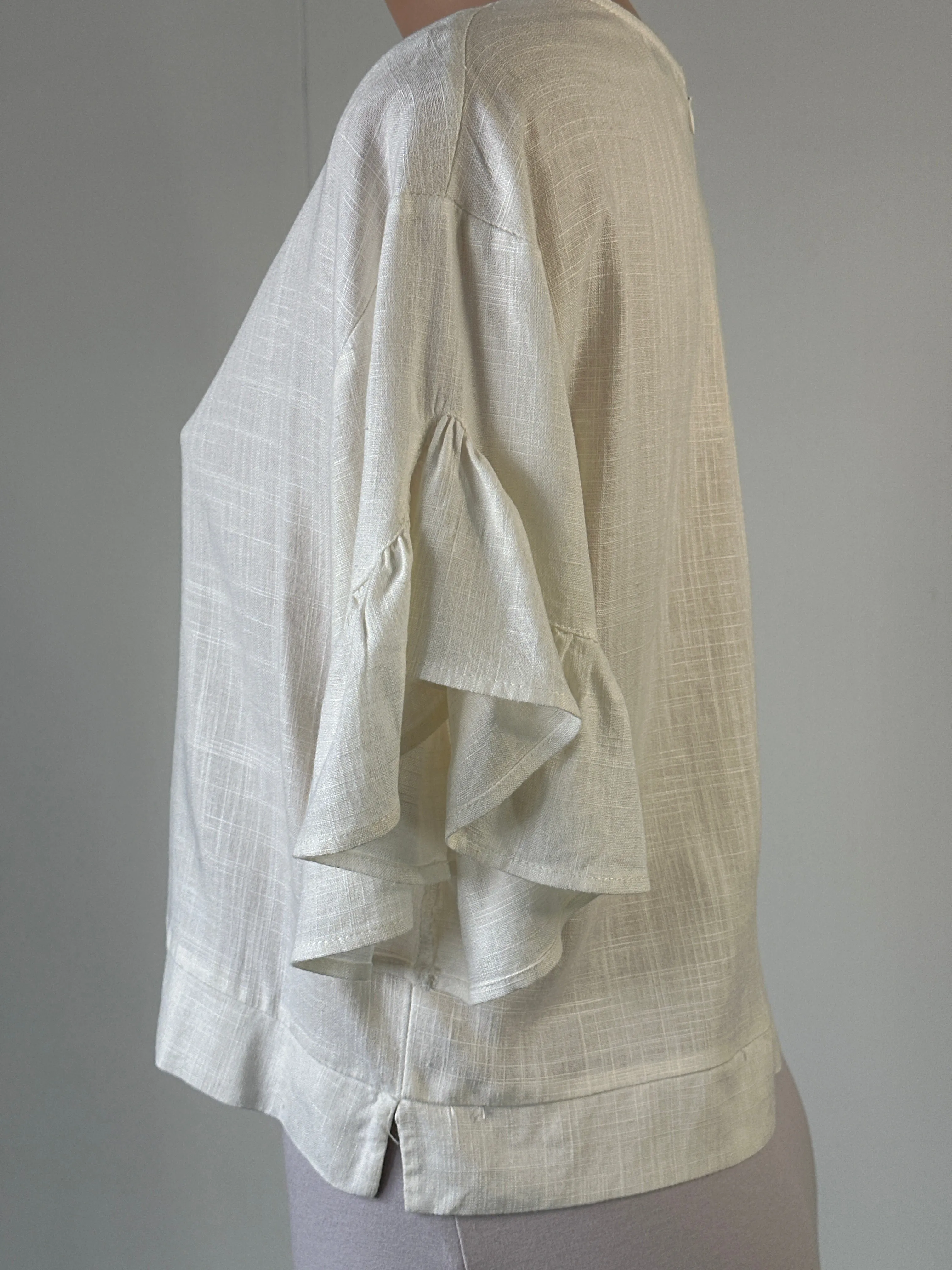 Ava. | top | size 10 | elbow length sleeve