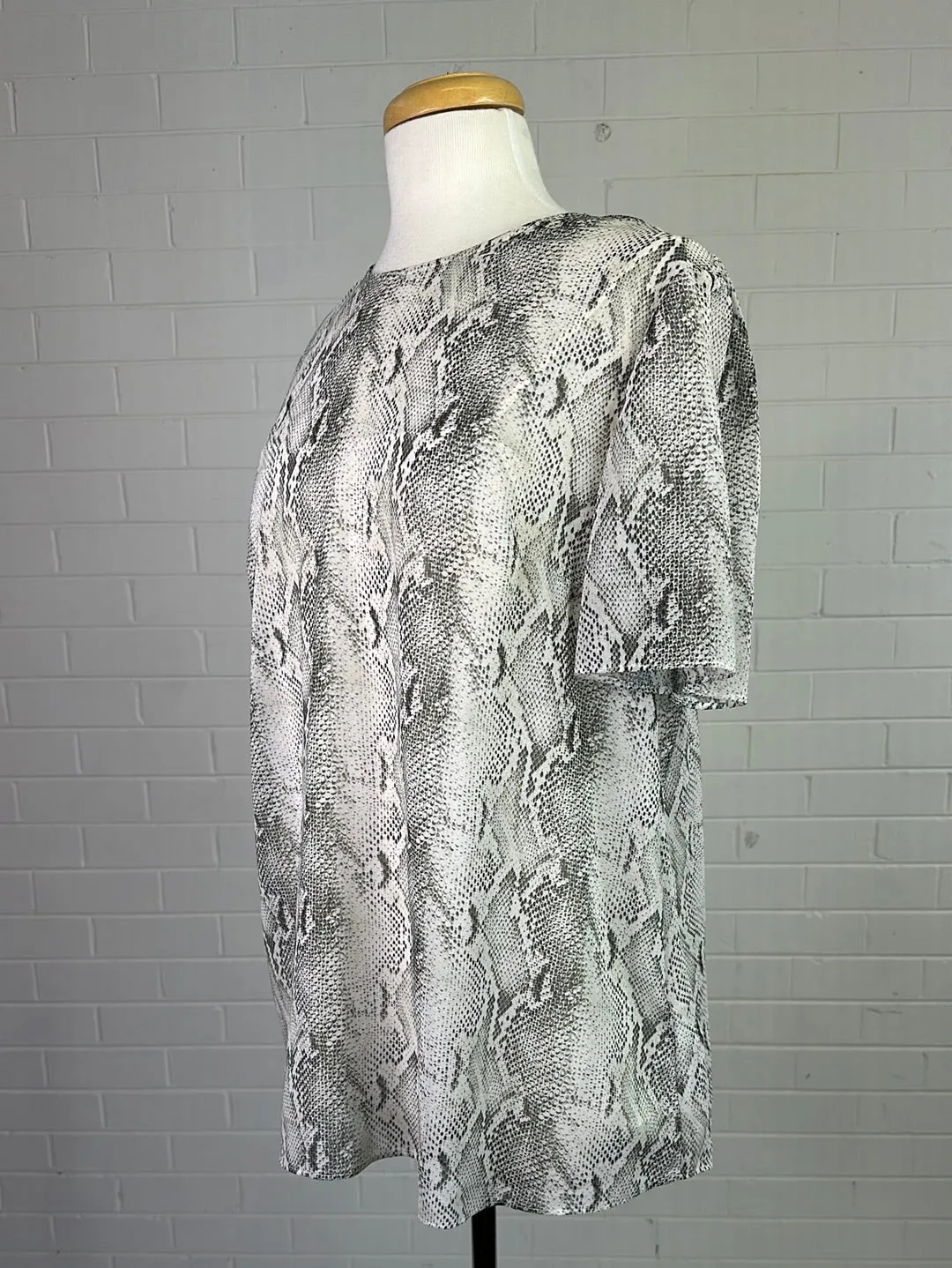 CAMILLA AND MARC | top | size 8 | short sleeve