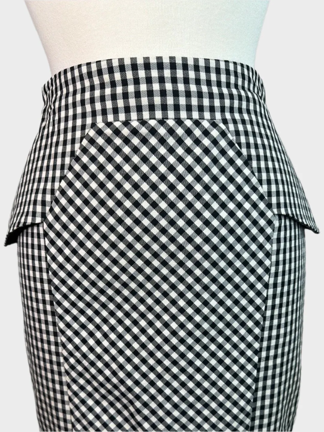 Cue | skirt | size 8 | knee length | made in Australia 🇦🇺