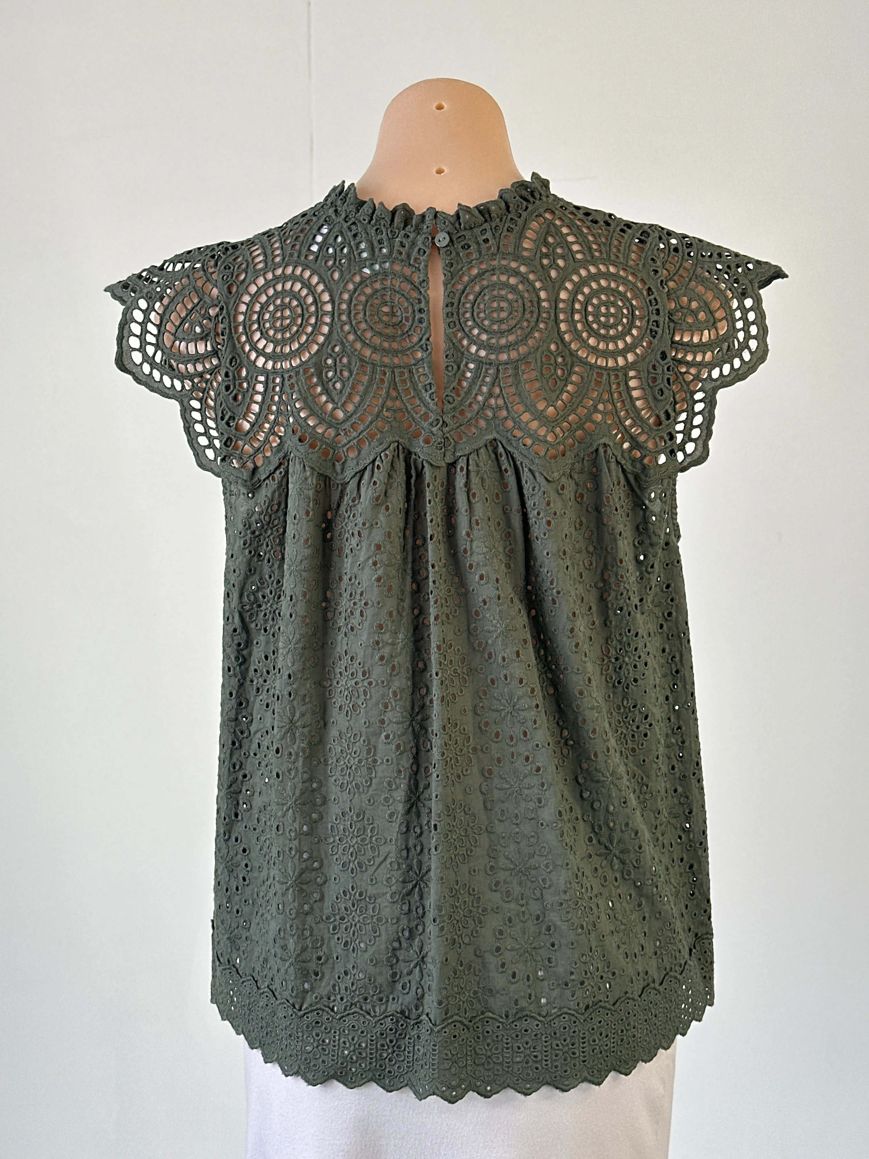 Decjuba | top | size 10 | cap sleeve | 100% cotton