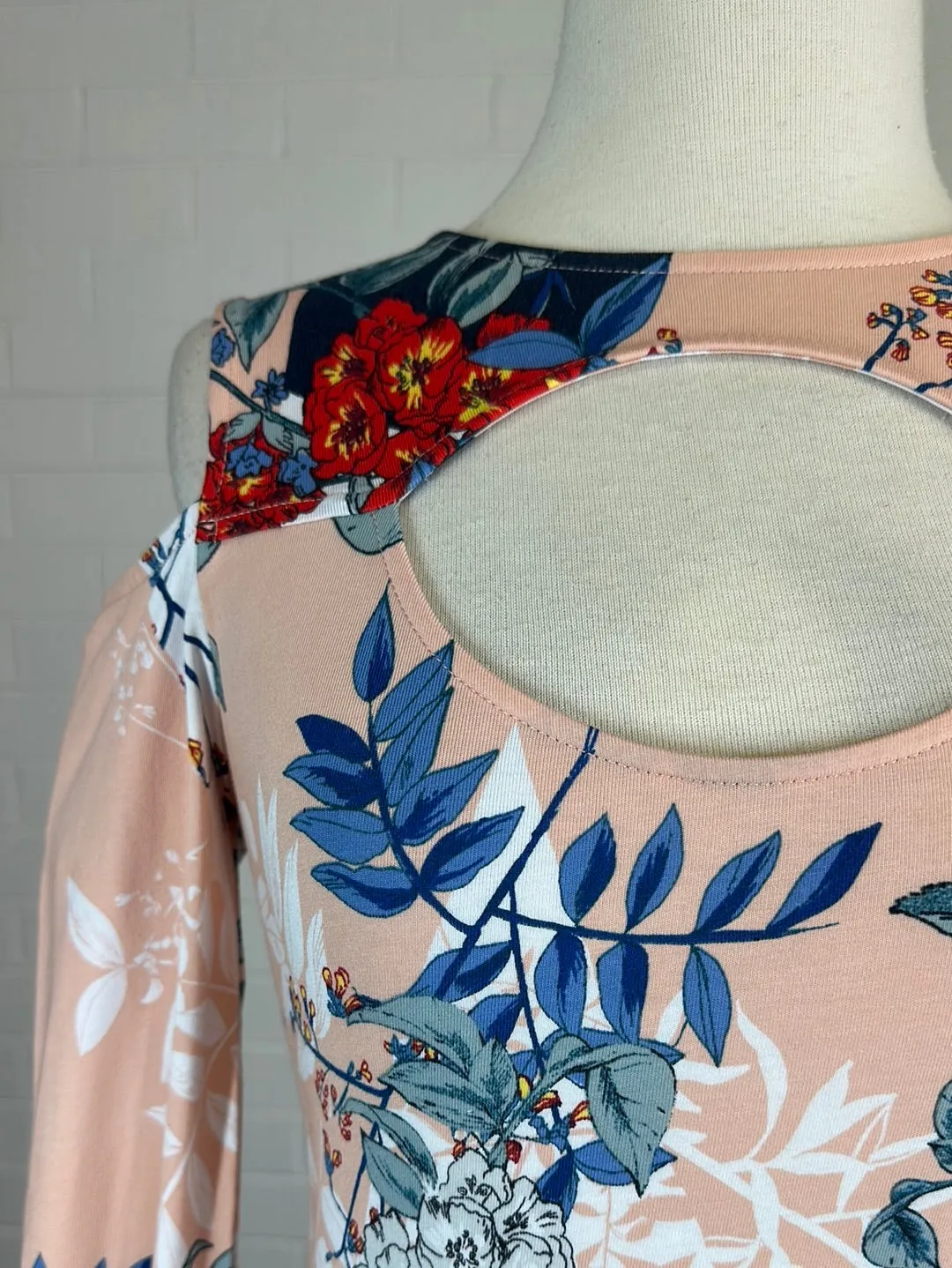 GUESS | top | size 6 | long sleeve