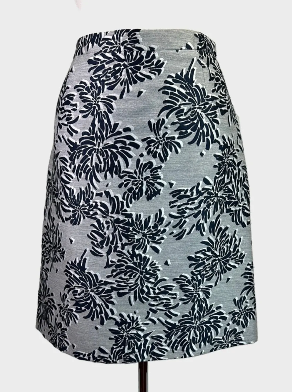 Hugo Boss | Germany | skirt | size 8 | knee length