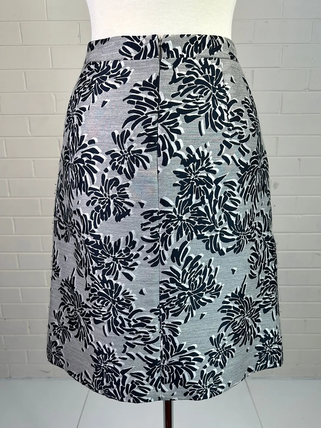 Hugo Boss | Germany | skirt | size 8 | knee length
