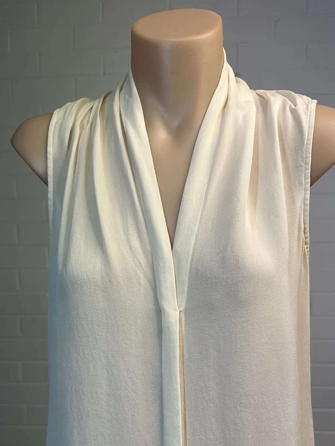 SABA | top | size 8 | sleeveless | 100% silk