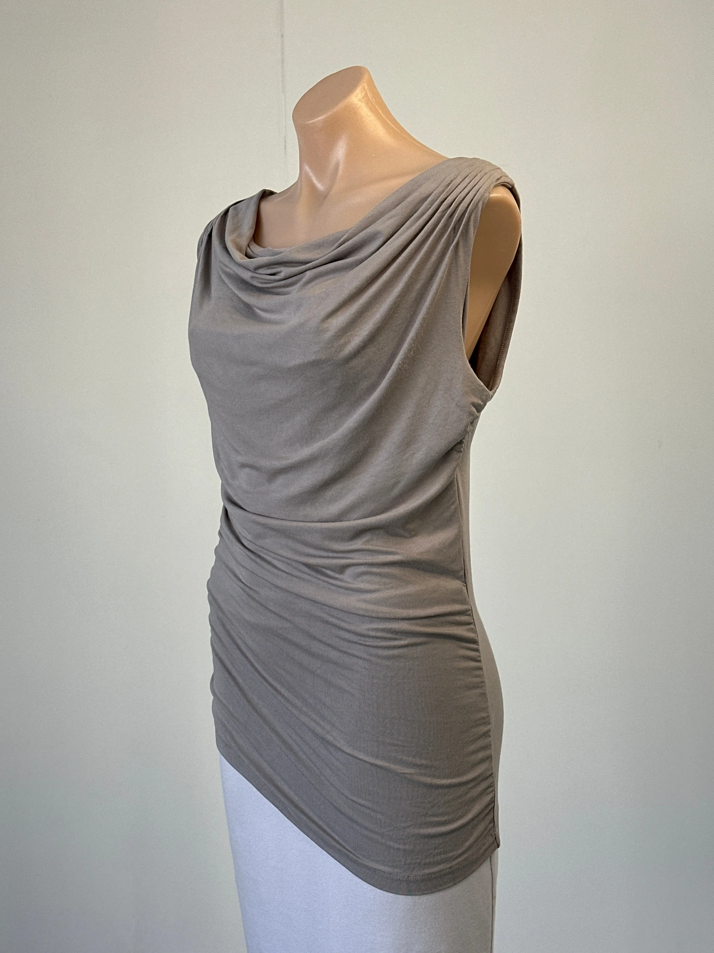 Sãopaulo | top | size 12 | sleeveless