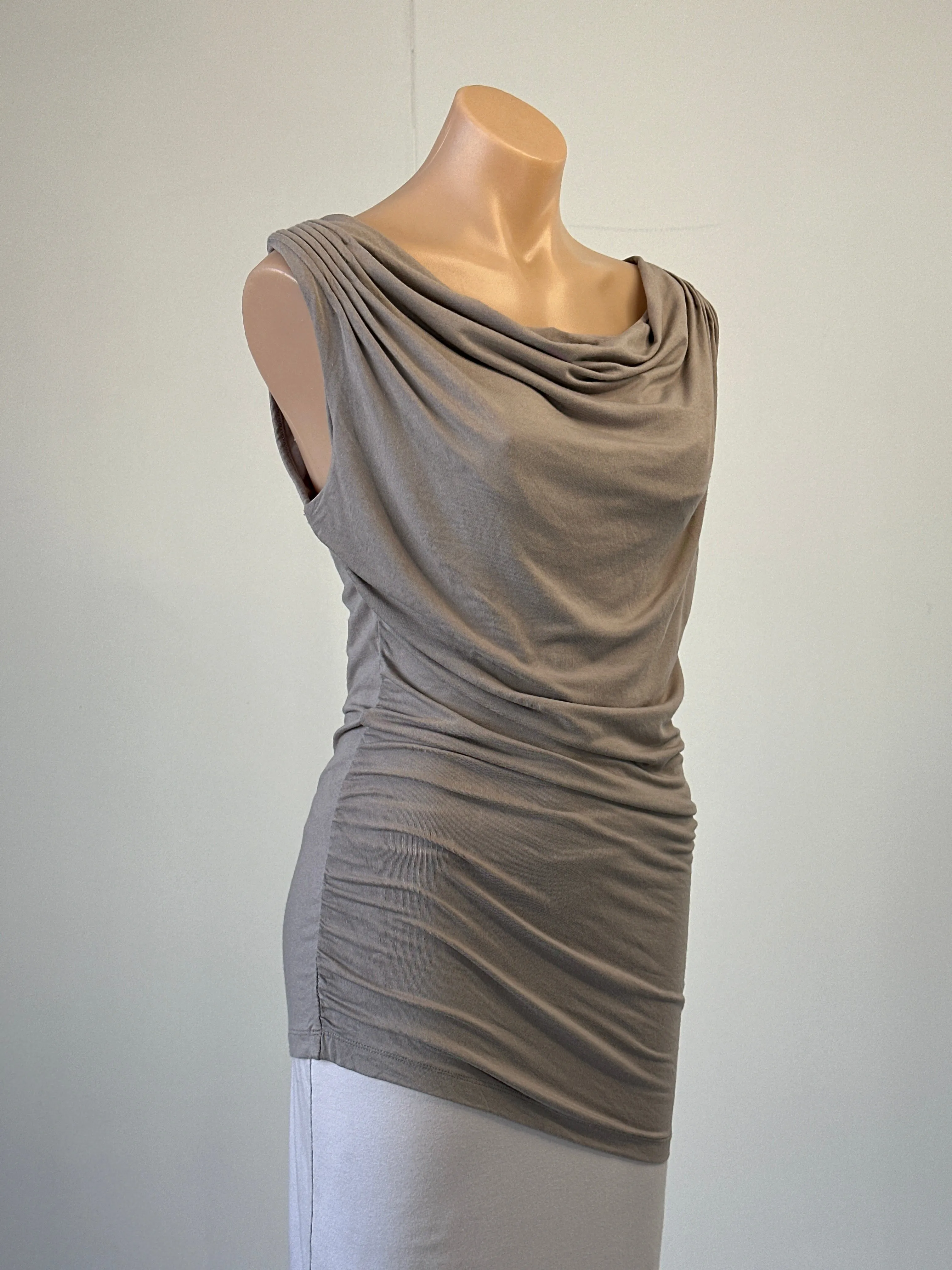 Sãopaulo | top | size 12 | sleeveless