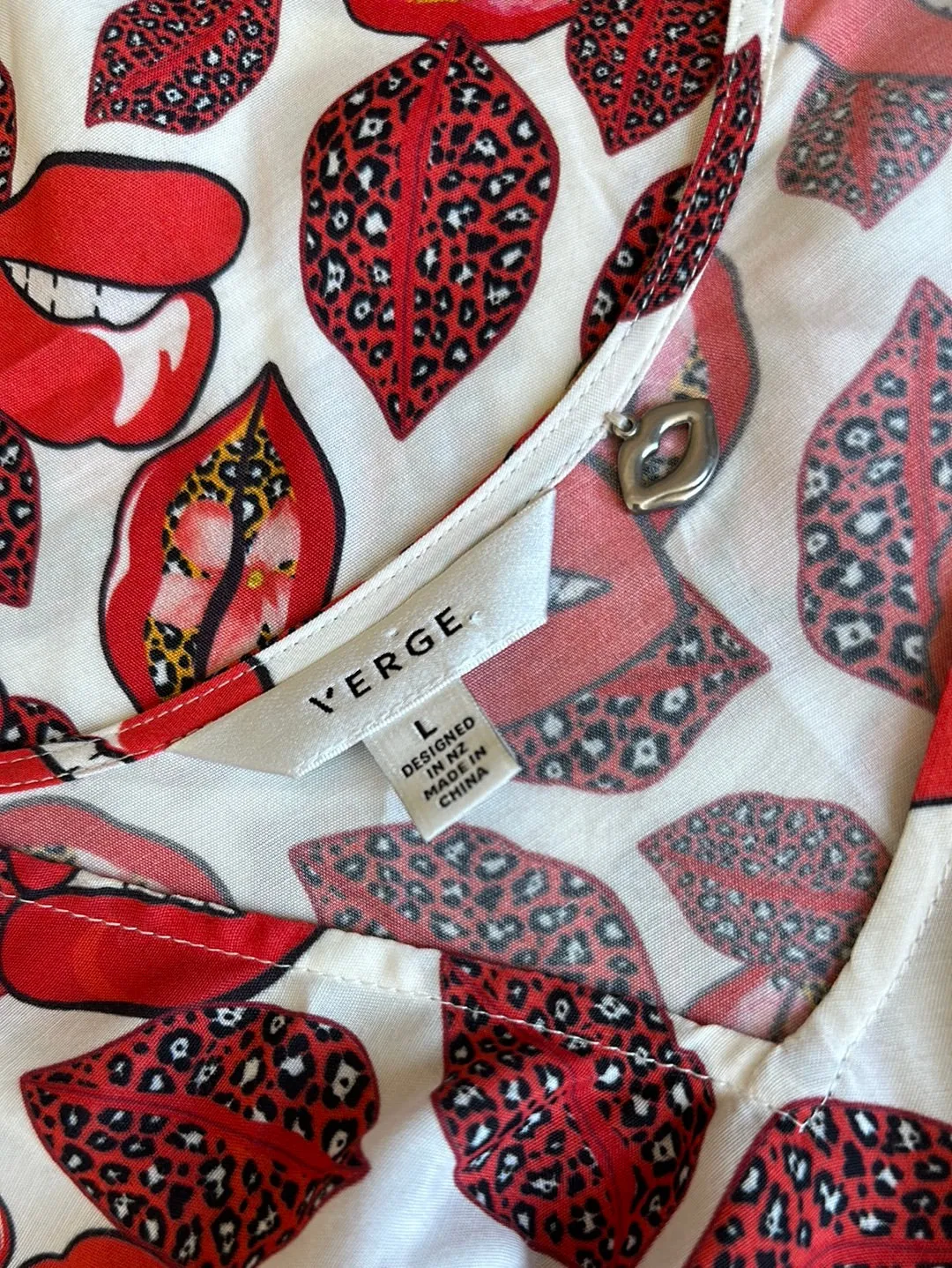 VERGE | New Zealand | top | size 14 | elbow sleeve