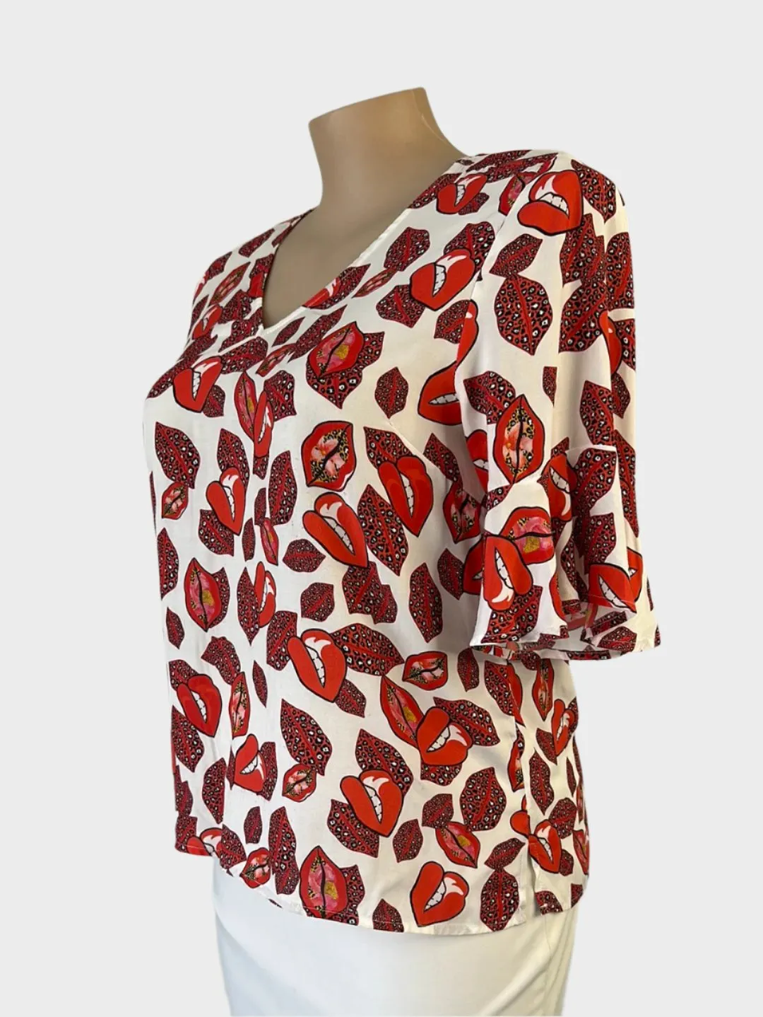 VERGE | New Zealand | top | size 14 | elbow sleeve