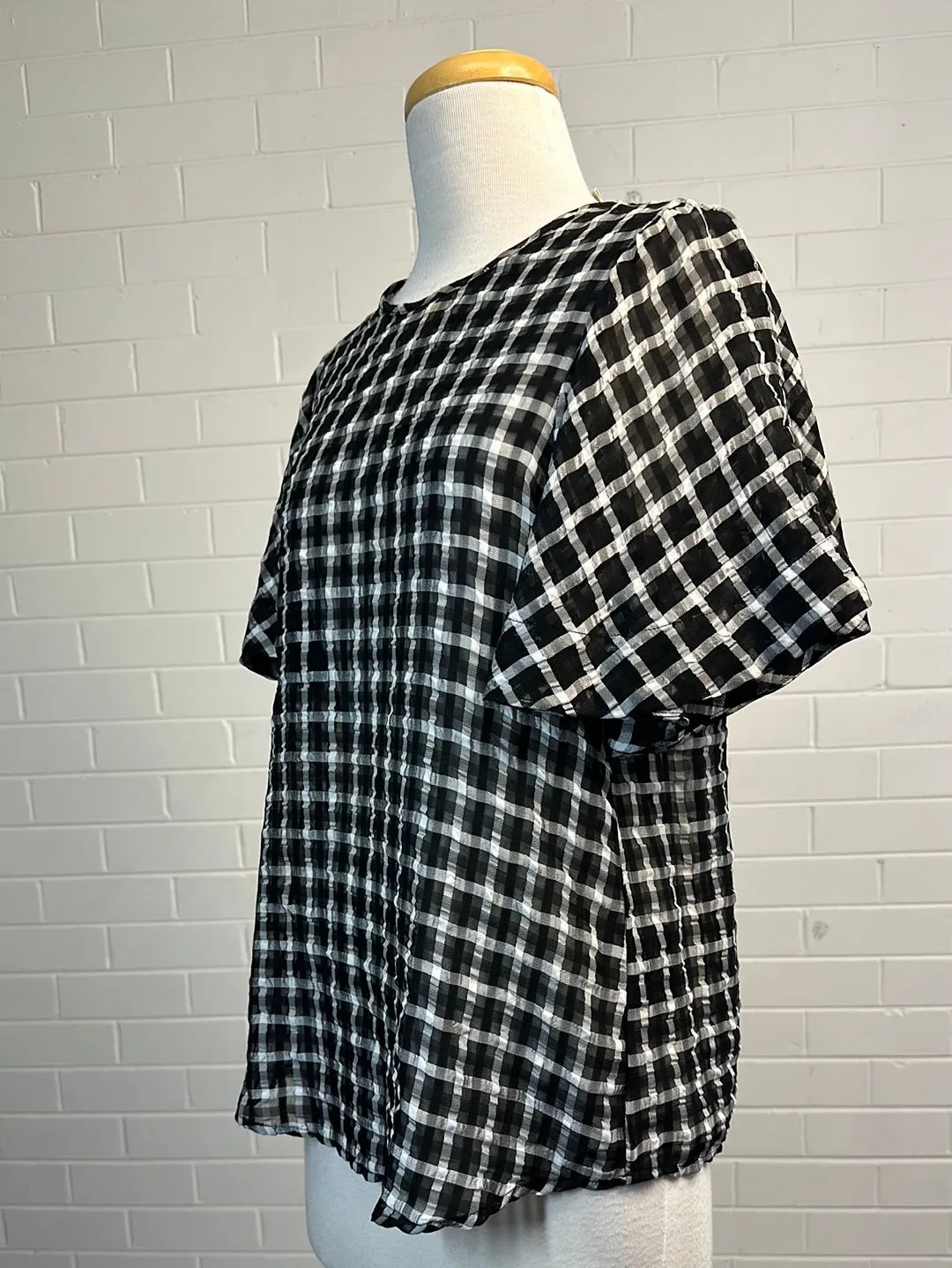 Veronika Maine | top | size 8 | short sleeve