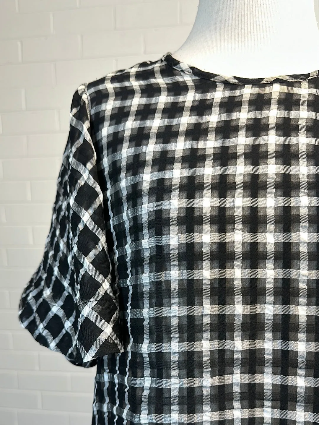 Veronika Maine | top | size 8 | short sleeve
