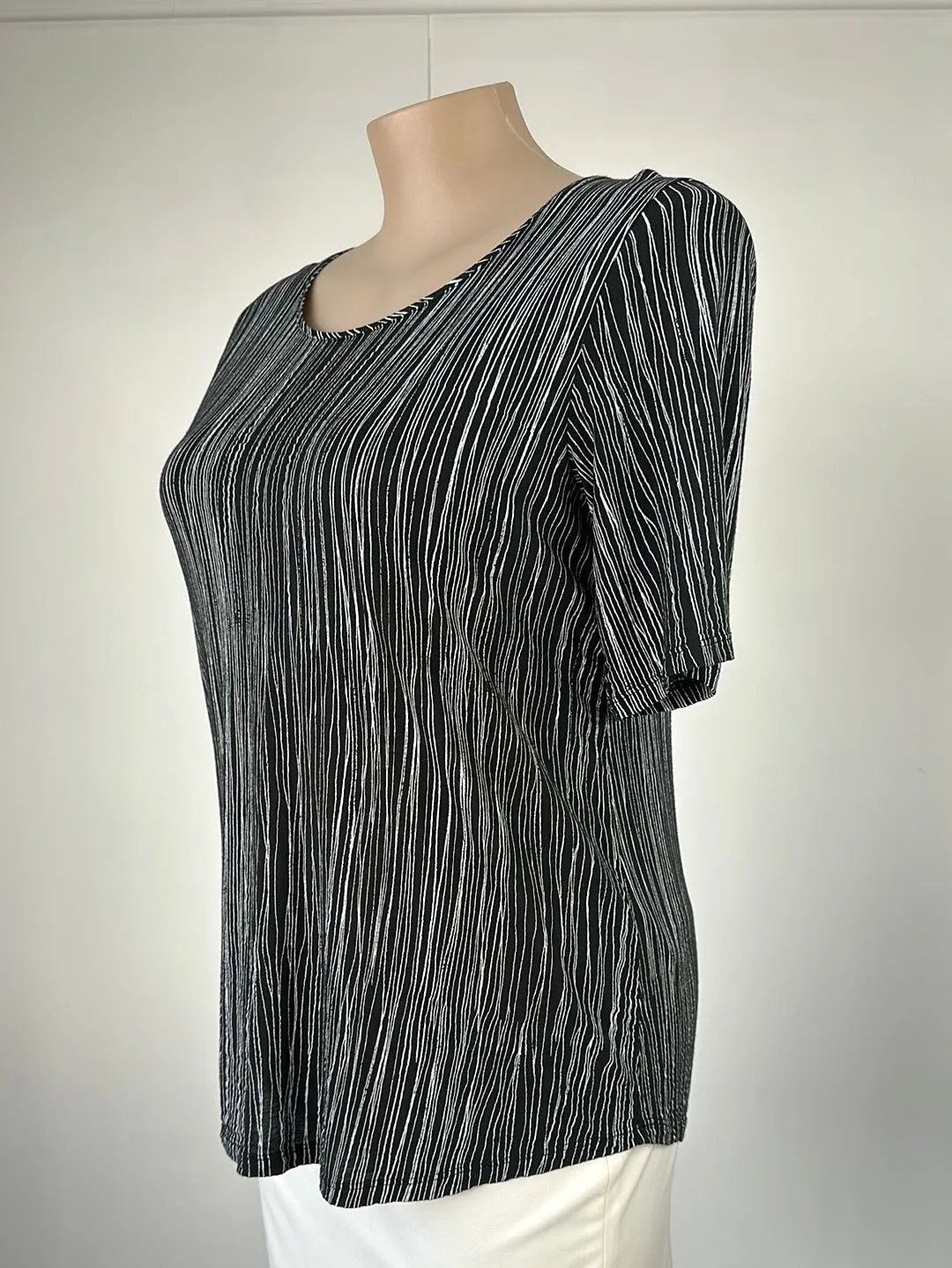 Vince | Los Angeles | top | size 14 | elbow length sleeves | cotton modal blend